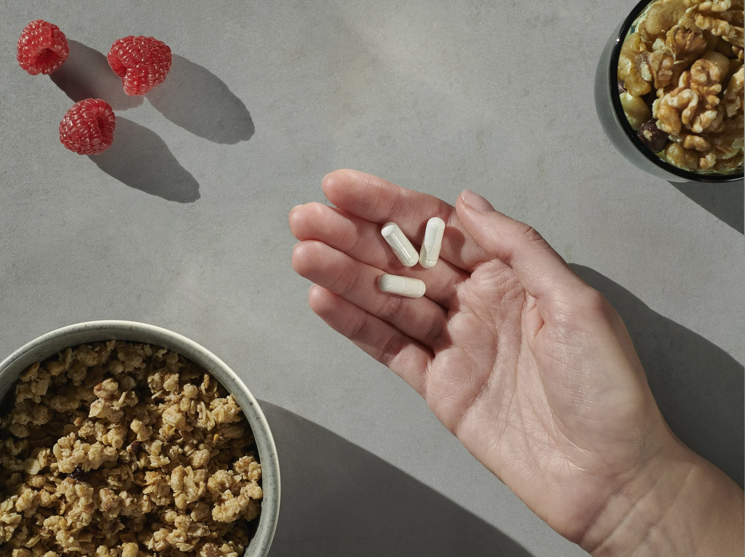 man holding partiqlar supplements in hand