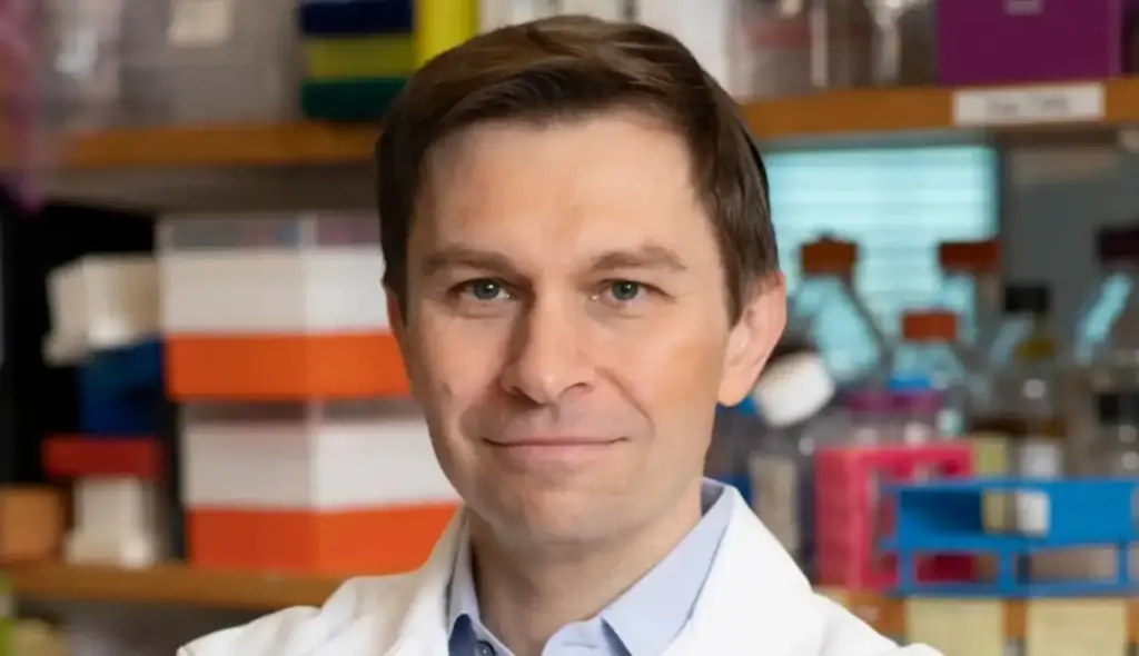 Dr. David Sinclair in laboratory