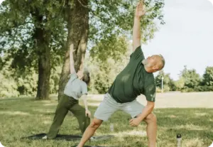 partiqlar - Elderly people doing yoga in a park